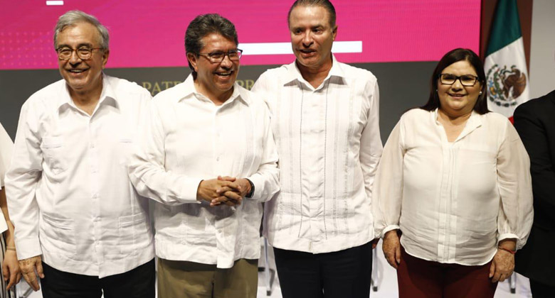asiste a informe de senadores